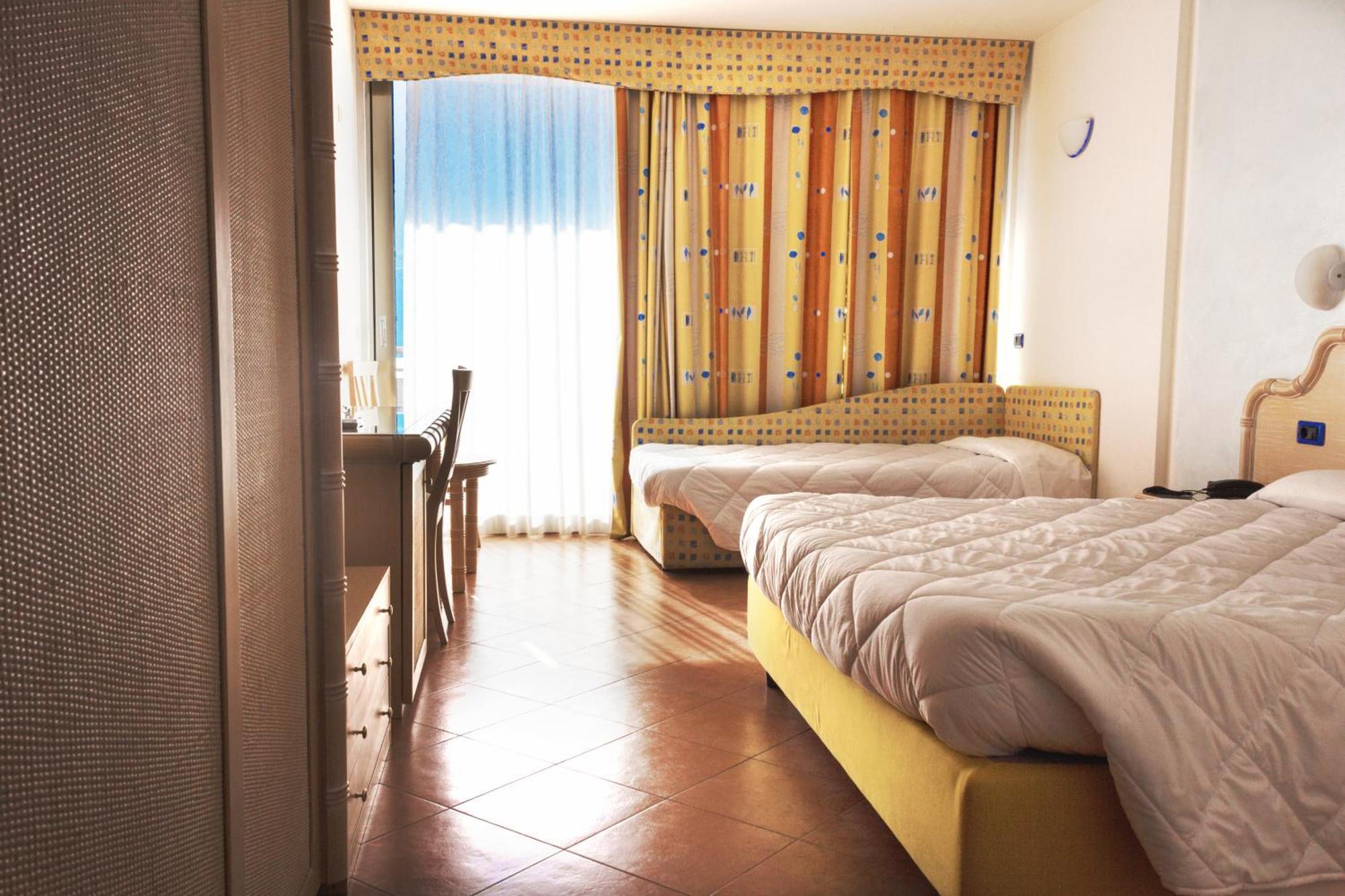 Surf Hotel Pier - Montagnoli Group Limone sul Garda Pokoj fotografie